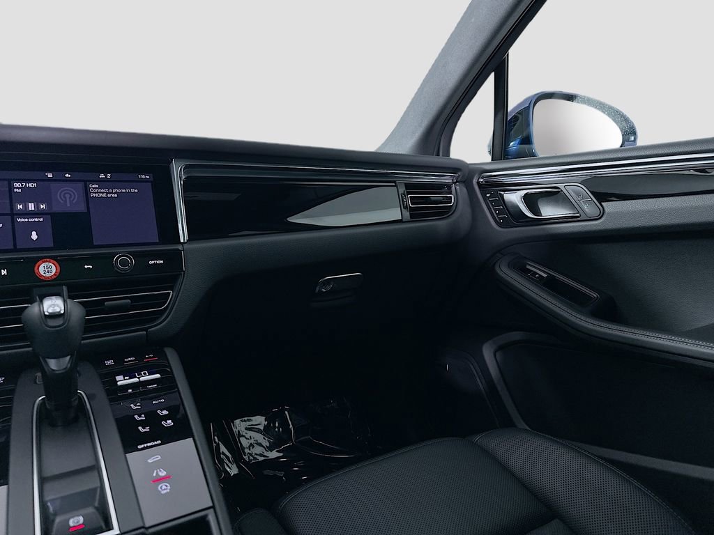 New 2025 Porsche Macan image 26