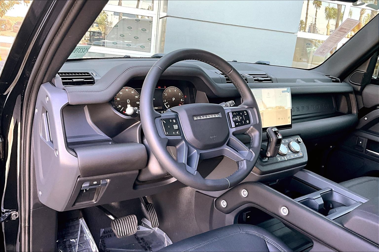 Used 2025 Land Rover Defender 90 X-Dynamic SE AWD/4WD image 14