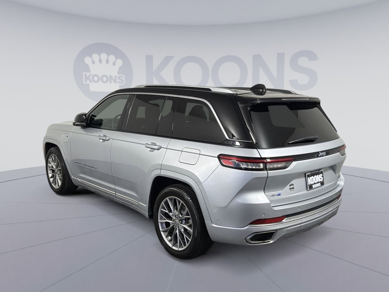 Used 2023 Jeep Grand Cherokee Summit image 4