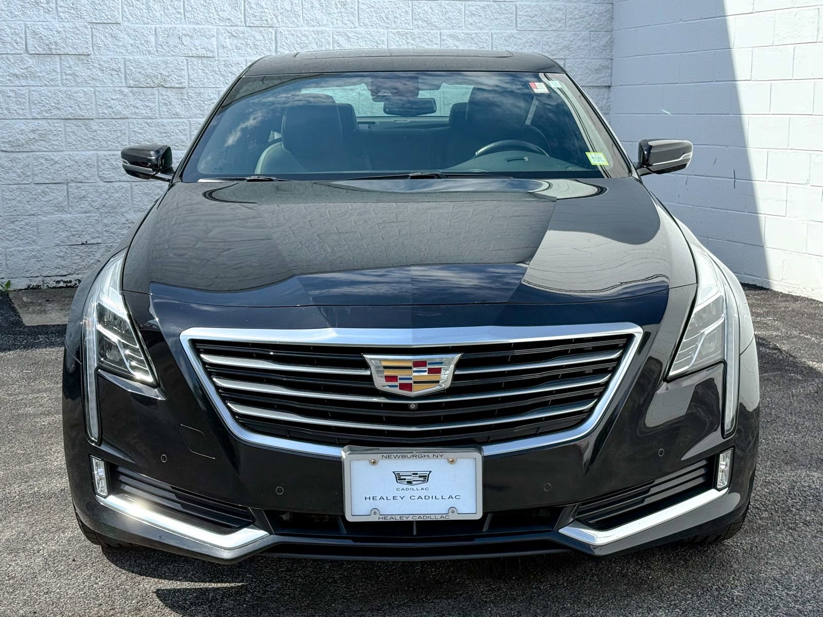 Used 2018 Cadillac CT6 Luxury image 2
