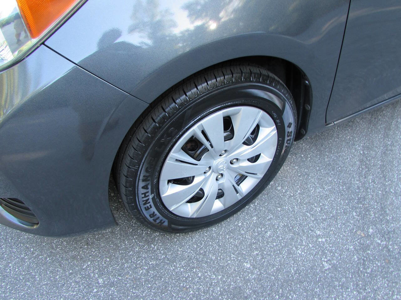 Used 2012 Toyota Yaris LE FWD image 9