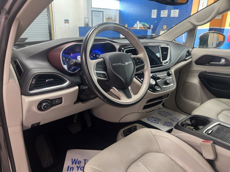 Used 2019 Chrysler Pacifica Limited FWD image 21