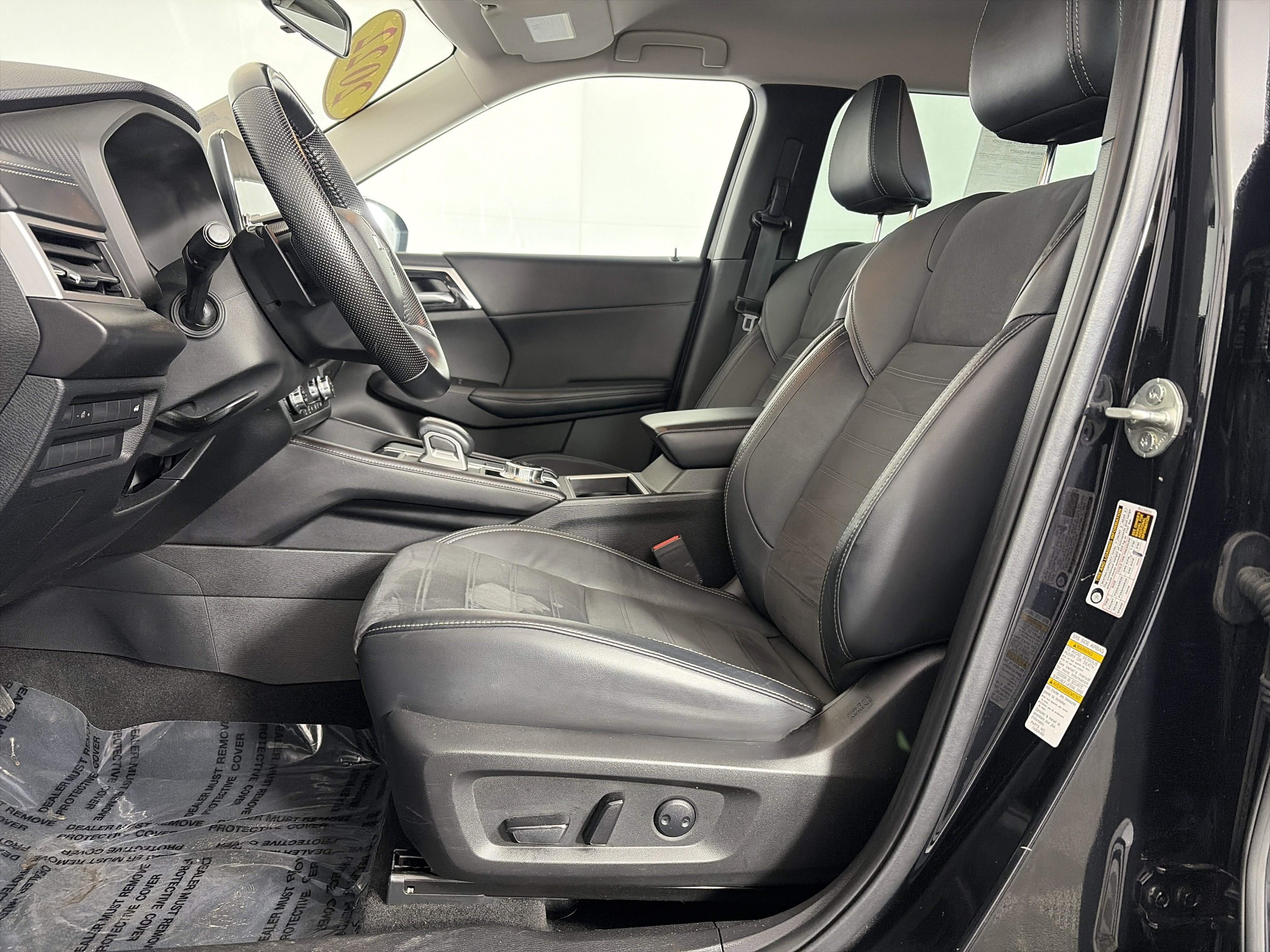 Used 2022 Mitsubishi Outlander SE image 6