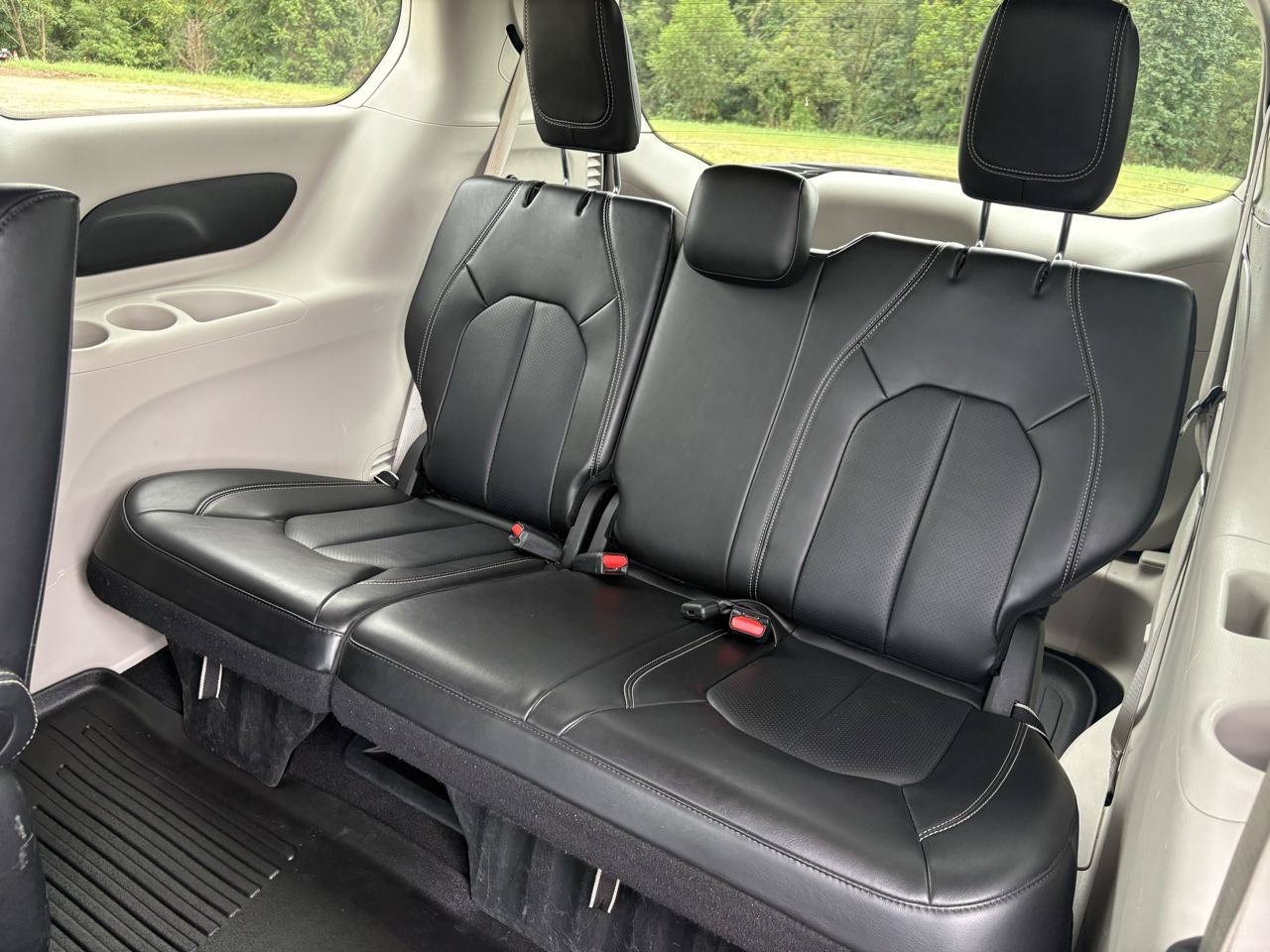 Used 2024 Chrysler Pacifica Limited FWD image 36
