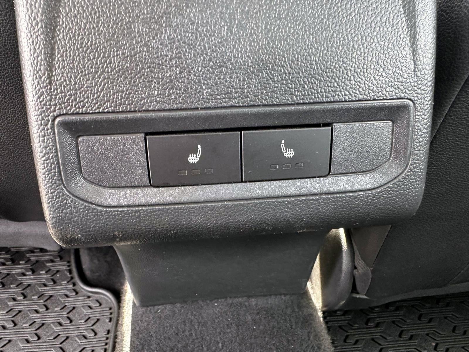 Used 2020 Volkswagen Jetta SE w/ SE Cold Weather Package FWD image 14
