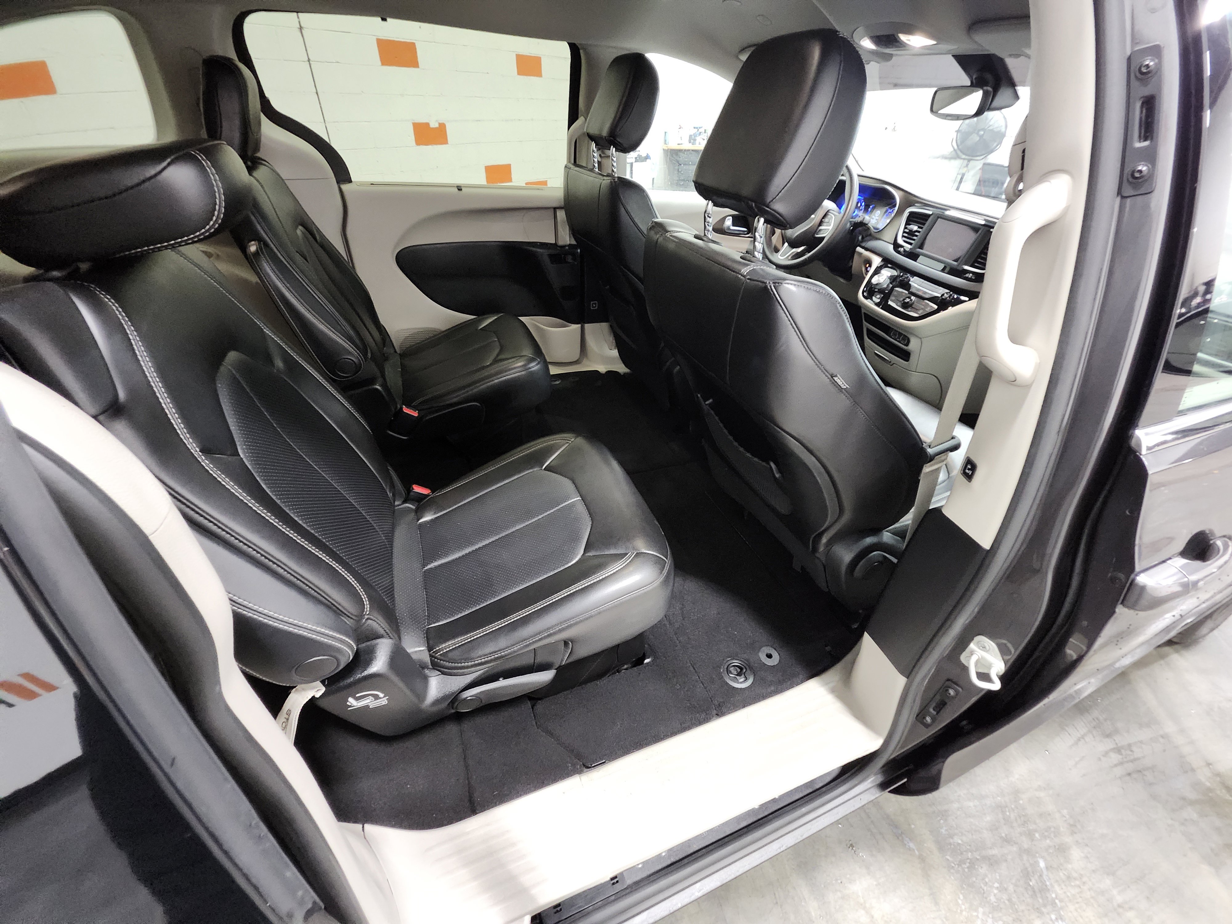 Used 2021 Chrysler Voyager Lxi image 16