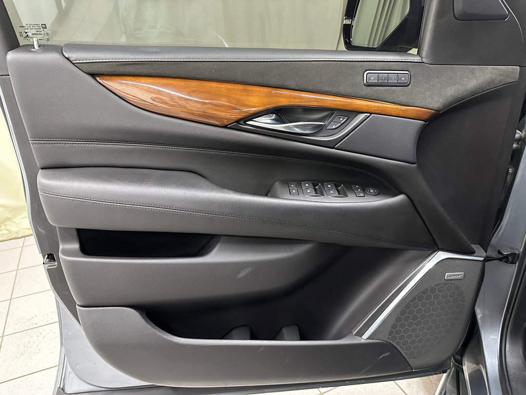 Used 2020 Cadillac Escalade Luxury image 42