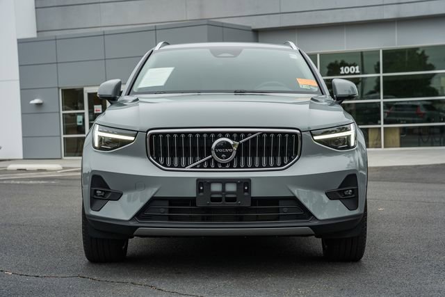 Used 2024 Volvo XC40 B5 Plus w/ Protection Package Premier AWD/4WD image 2