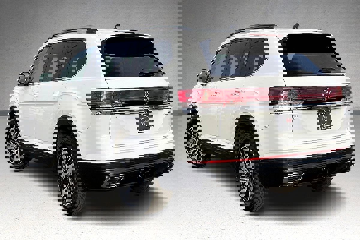 Used 2024 Volkswagen Atlas SE image 32