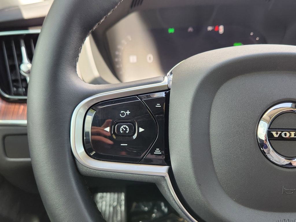 Used 2023 Volvo XC60 T8 Plus w/ Climate Package AWD/4WD image 17