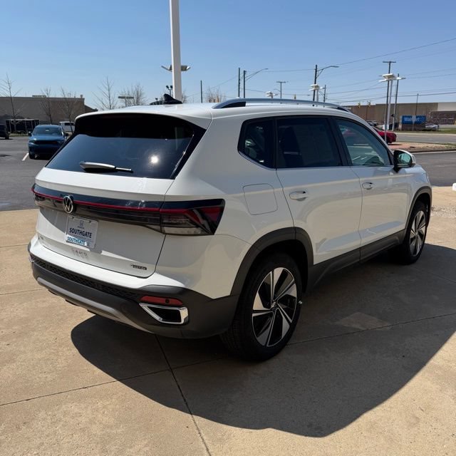 Used 2025 Volkswagen Taos SE AWD/4WD image 5
