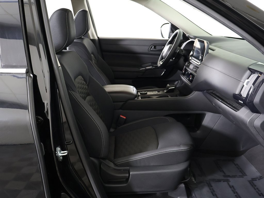 Used 2024 Nissan Pathfinder S image 28