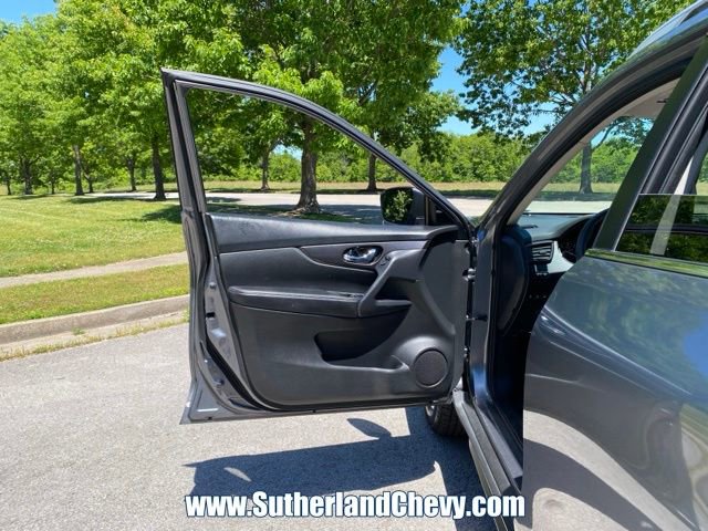 Used 2020 Nissan Rogue SV FWD image 12