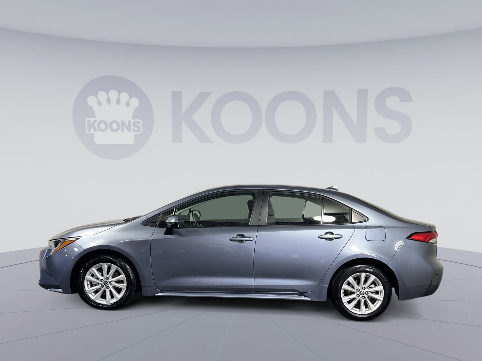Used 2025 Toyota Corolla LE w/ LE Premium Package image 2