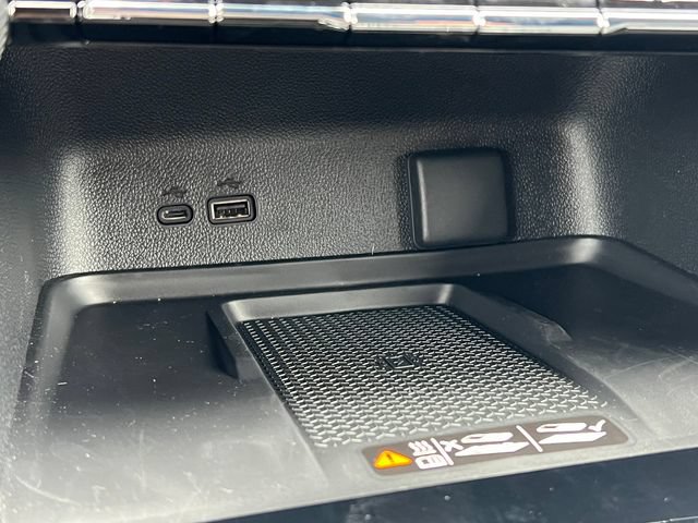 New 2026 Chevrolet Traverse RS w/ LPO, Floor Liner Package AWD/4WD image 33