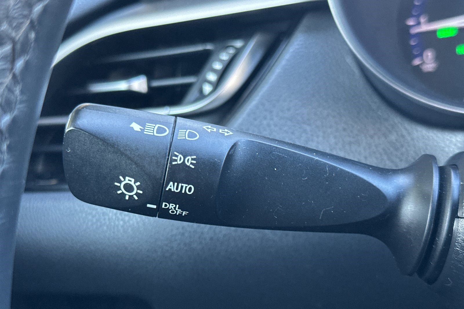 Used 2019 Toyota C-HR XLE image 31