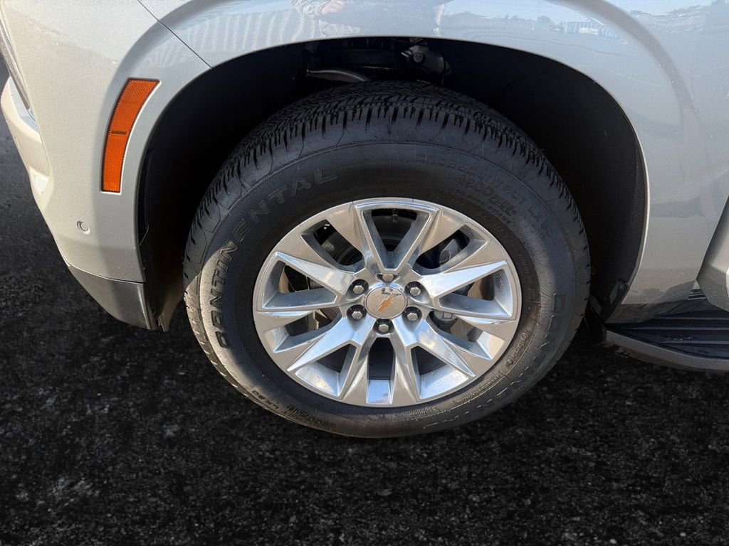 Certified 2025 Chevrolet Suburban Premier RWD image 9