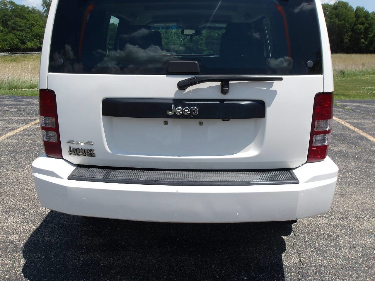 Used 2009 Jeep Liberty Sport image 32