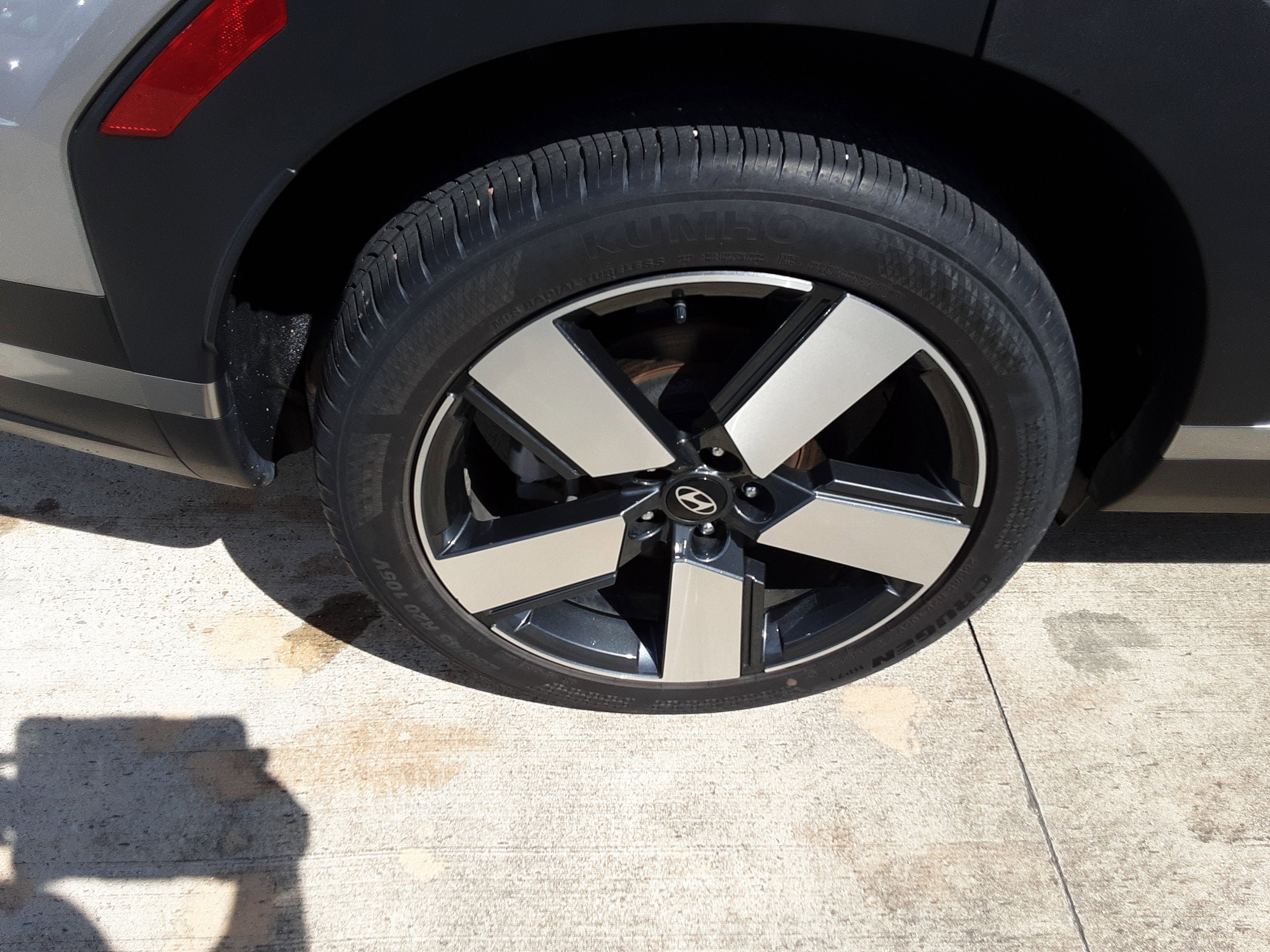 Used 2024 Hyundai Santa Fe Limited image 24