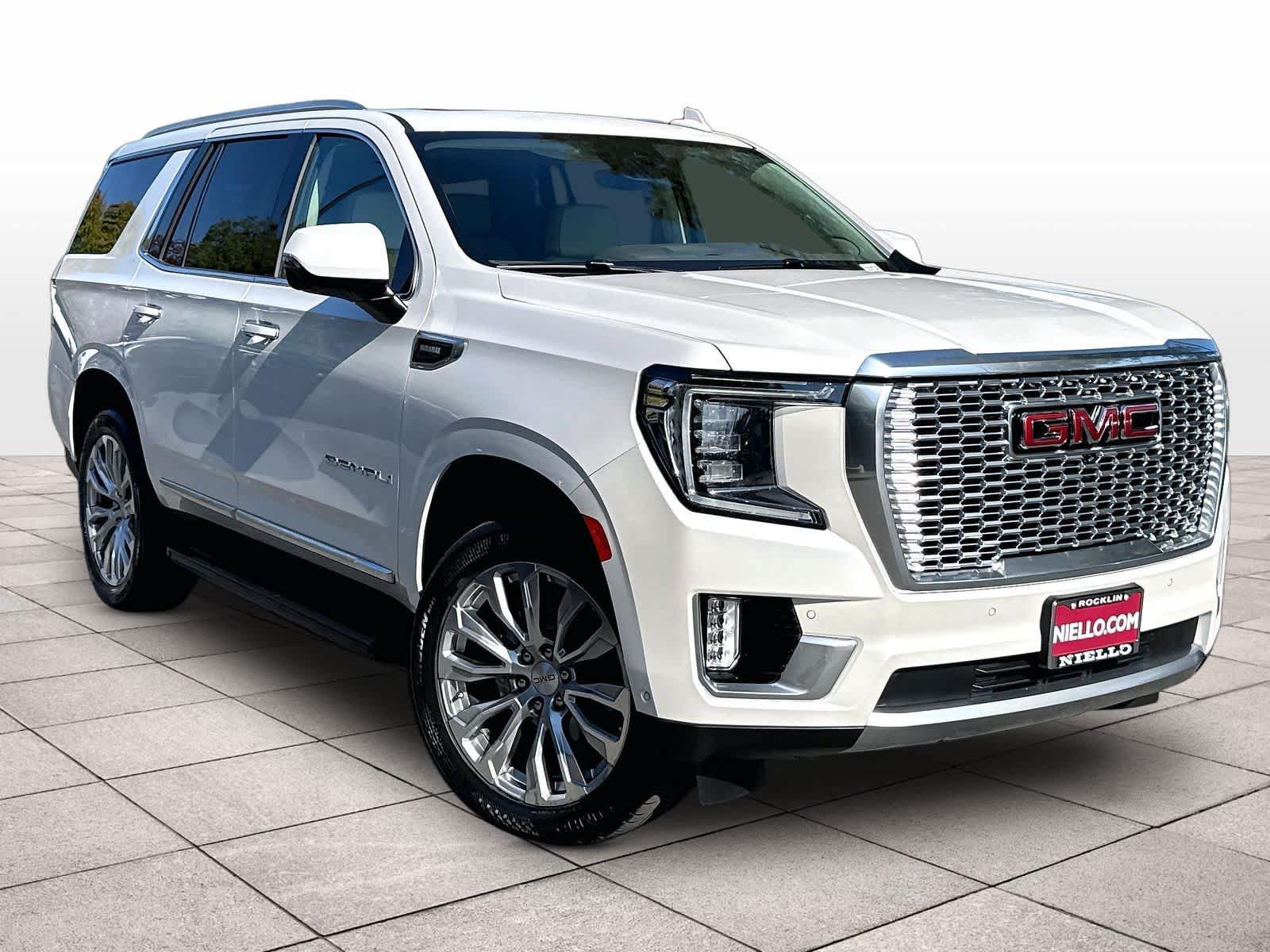 Used 2024 GMC Yukon Denali w/ Advanced Technology Package AWD/4WD image 2