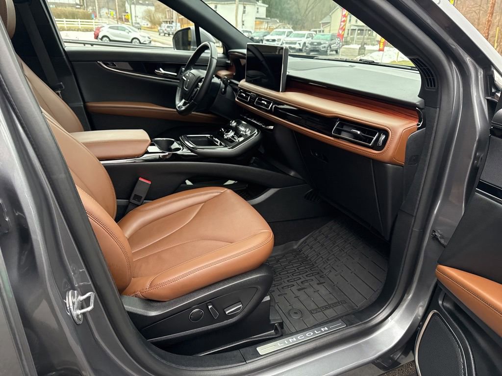 Used 2023 Lincoln Nautilus Reserve AWD/4WD image 30