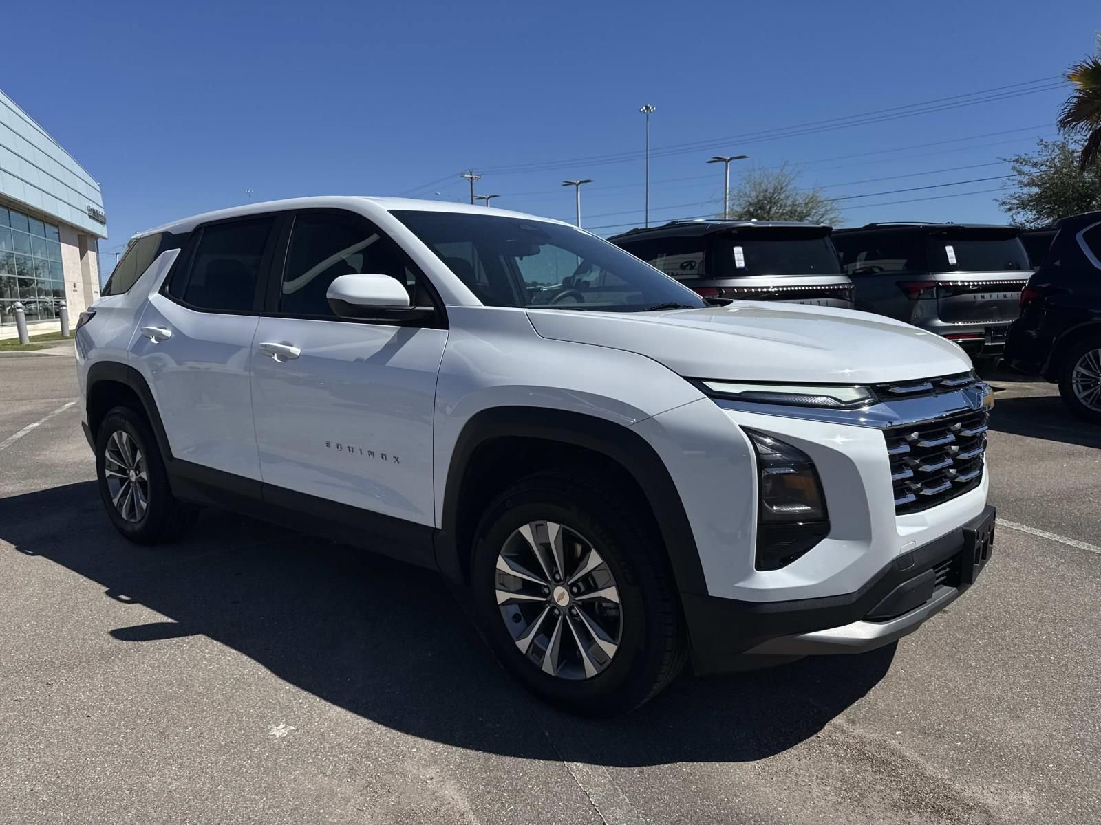 Used 2025 Chevrolet Equinox LT AWD/4WD image 3