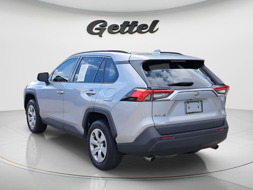Used 2021 Toyota RAV4 LE image 4
