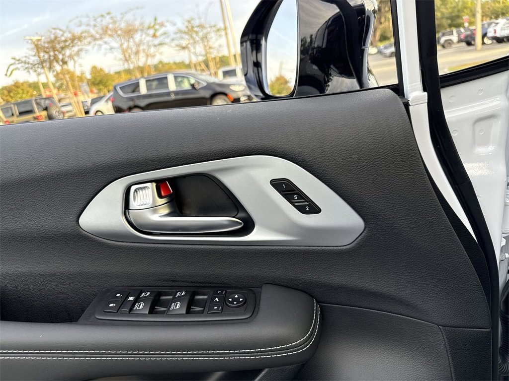 New 2026 Chrysler Pacifica Limited w/ S Appearance Package image 13