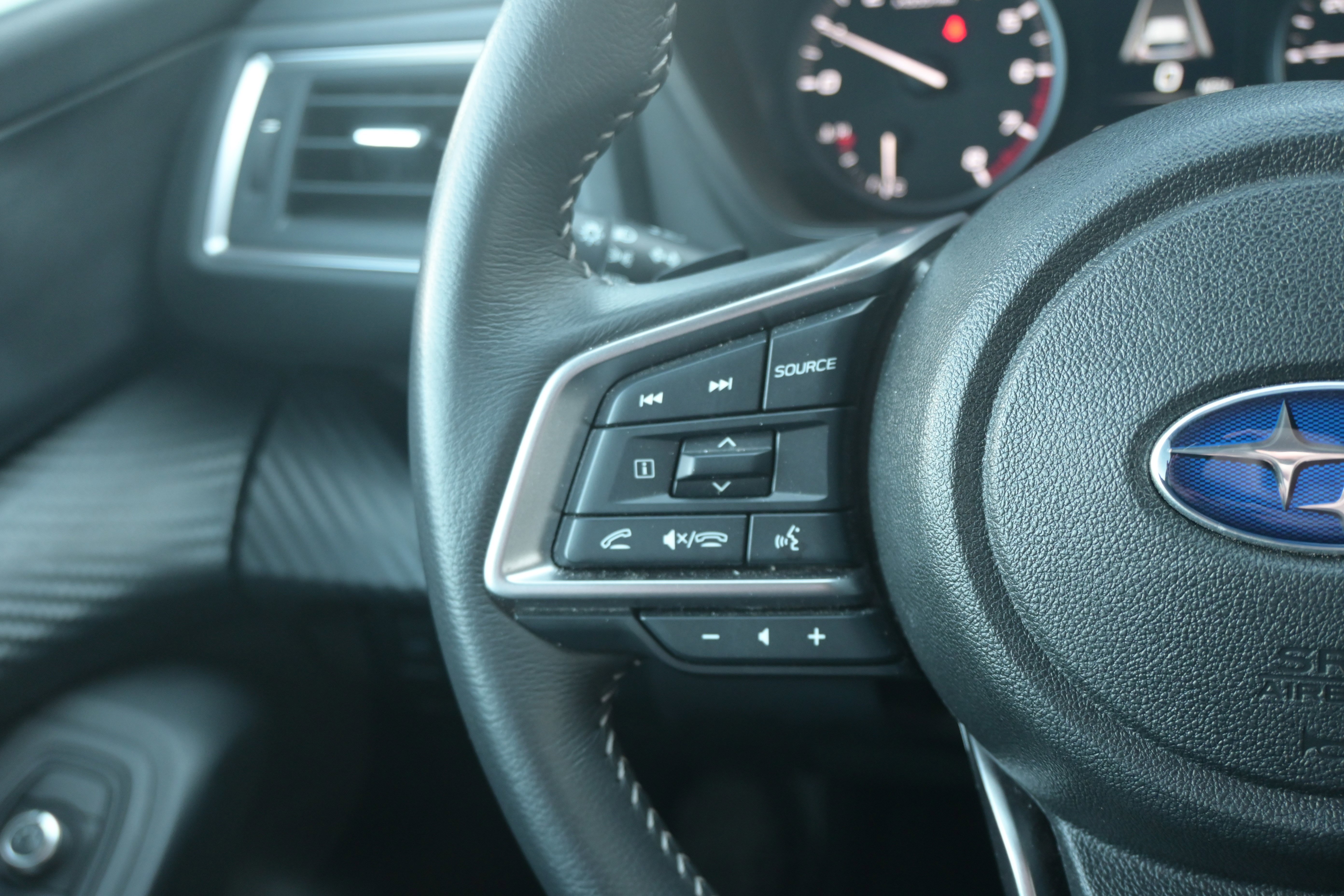 Certified 2024 Subaru Ascent Premium w/ Convenience Package image 18