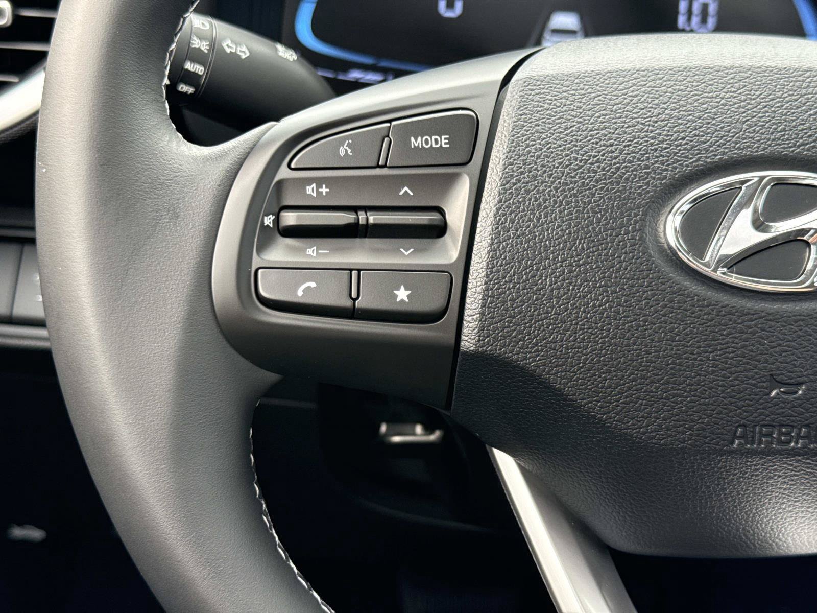 New 2026 Hyundai Venue SEL FWD image 7
