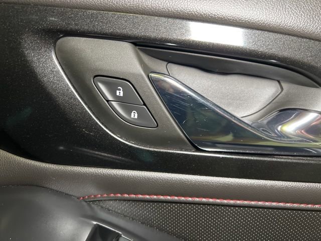 Used 2023 Chevrolet Traverse RS image 68