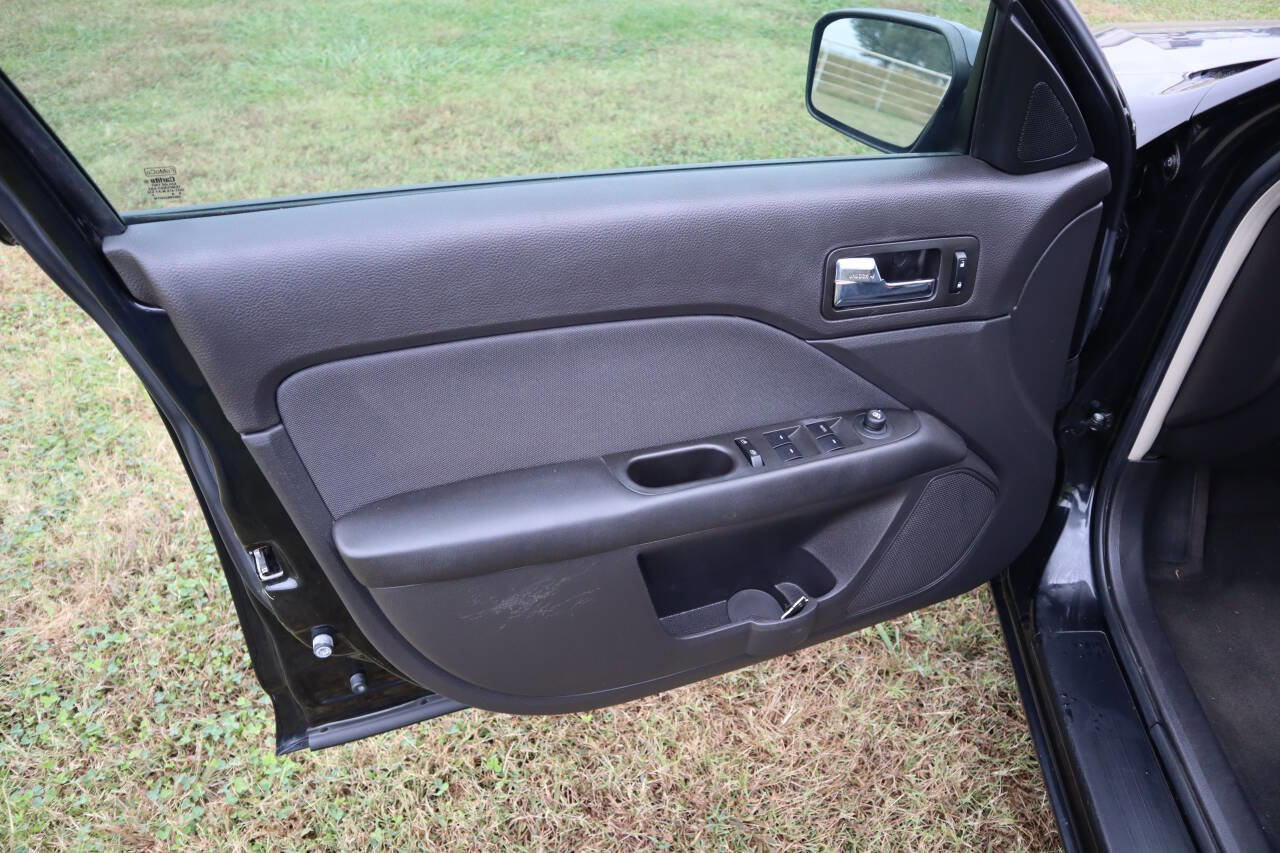Used 2010 Ford Fusion SE image 24