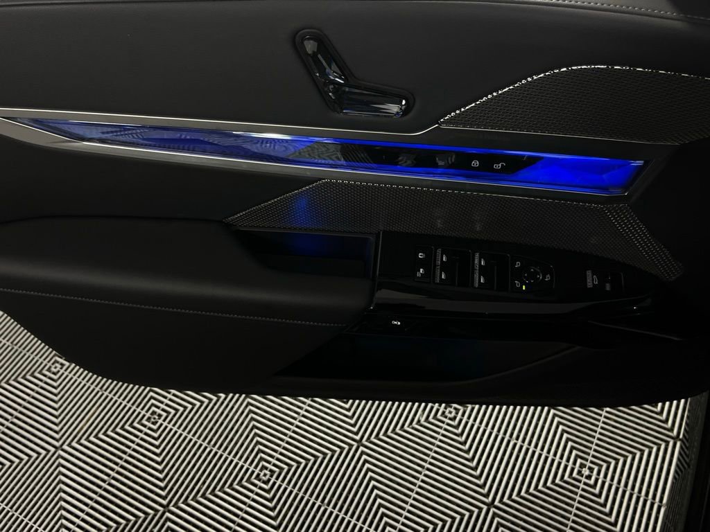 Used 2025 BMW 740i image 25