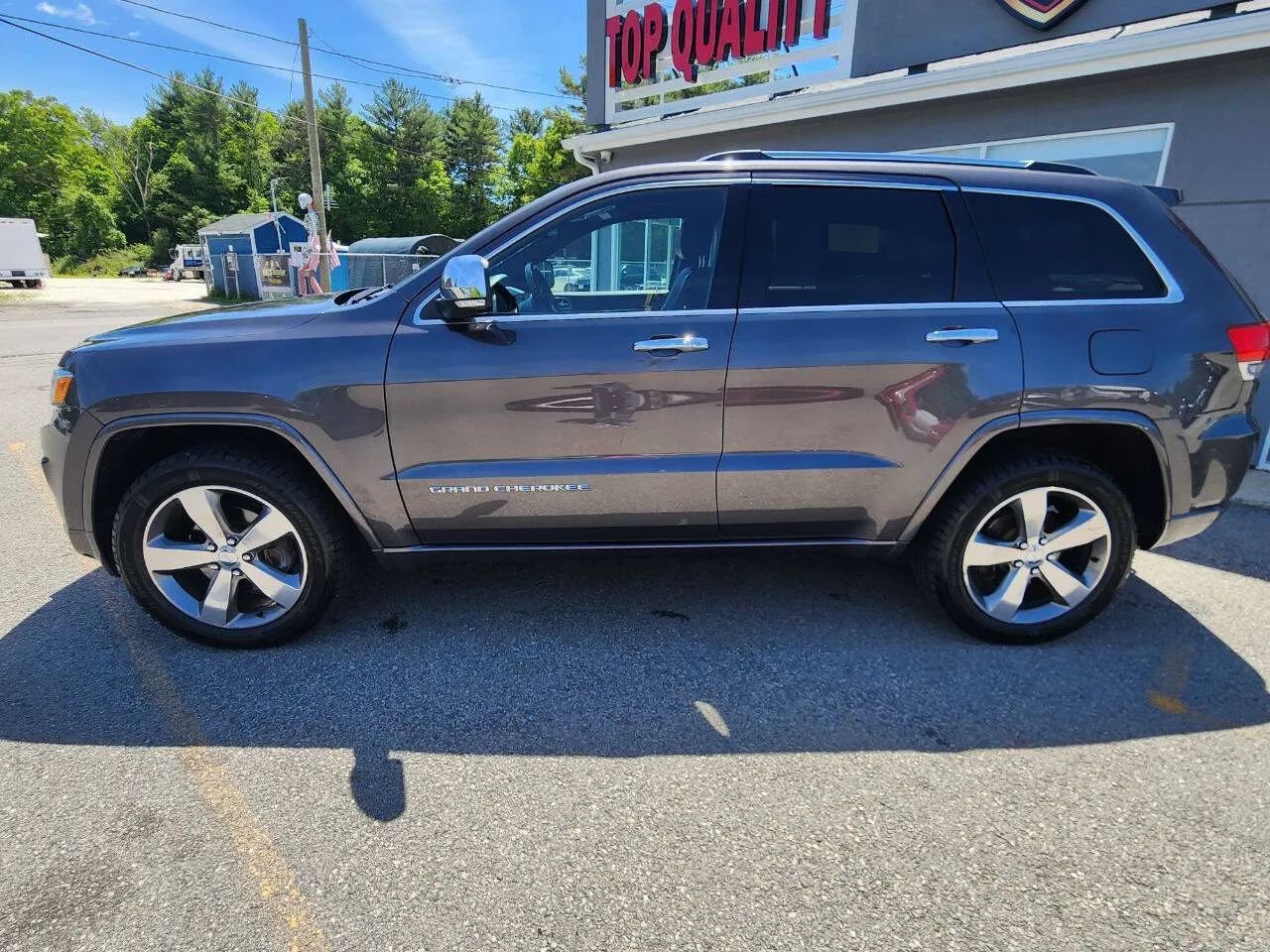 Used 2014 Jeep Grand Cherokee Overland w/ Advanced Technology Group AWD/4WD image 8