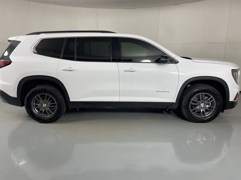 Used 2025 GMC Acadia Elevation image 9