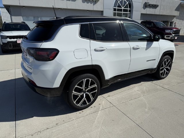 Used 2025 Jeep Compass Limited w/ Elite Group AWD/4WD image 8