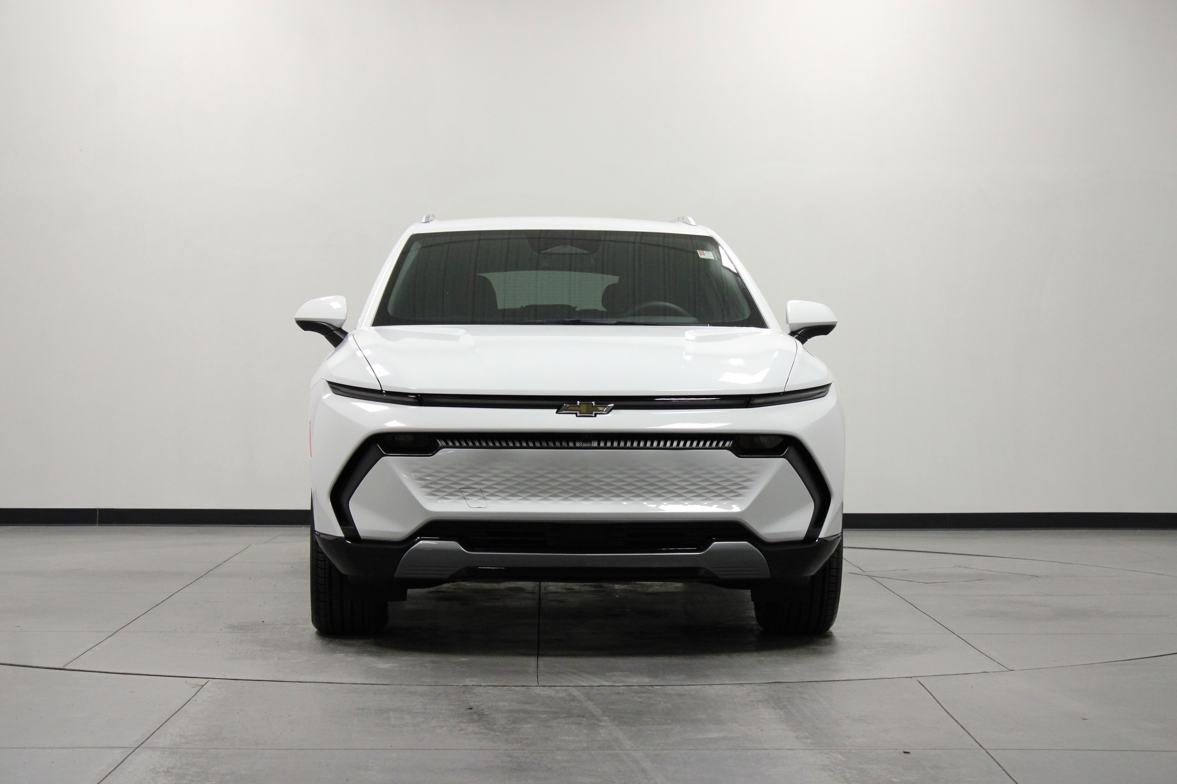 Used 2025 Chevrolet Equinox EV LT w/ Convenience Package image 9