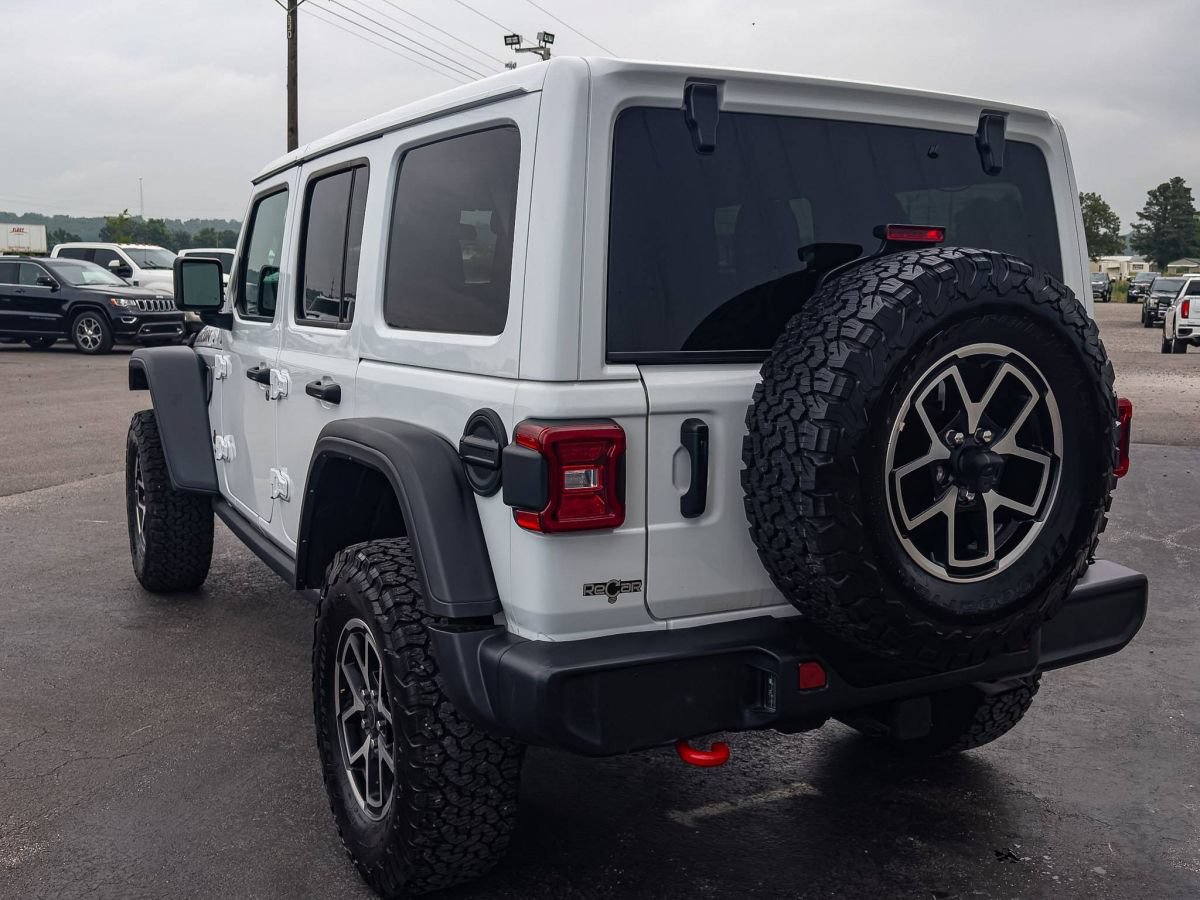 Used 2025 Jeep Wrangler Unlimited Rubicon AWD/4WD image 3