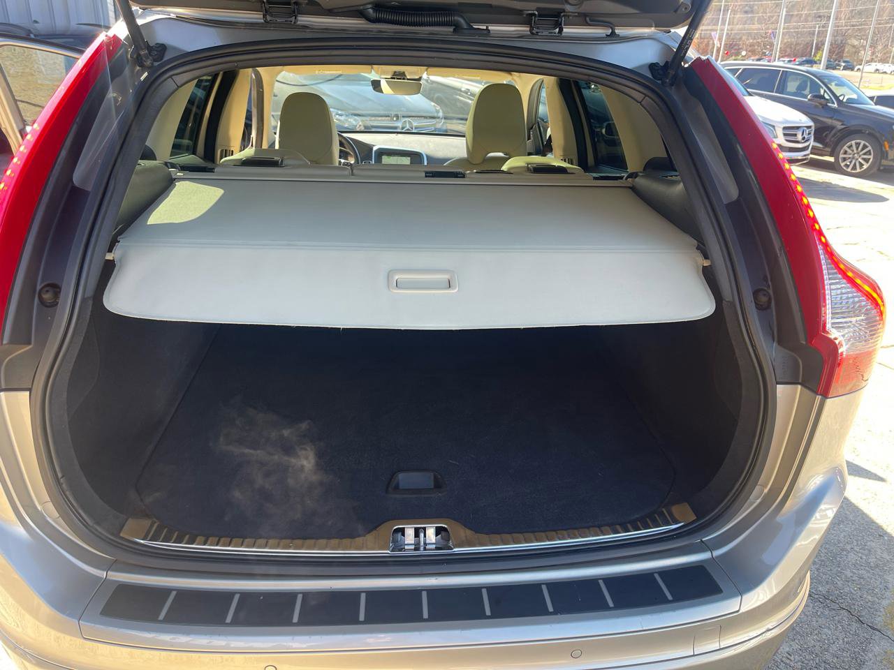 Used 2016 Volvo XC60 T5 Premier w/ Protection Package image 22