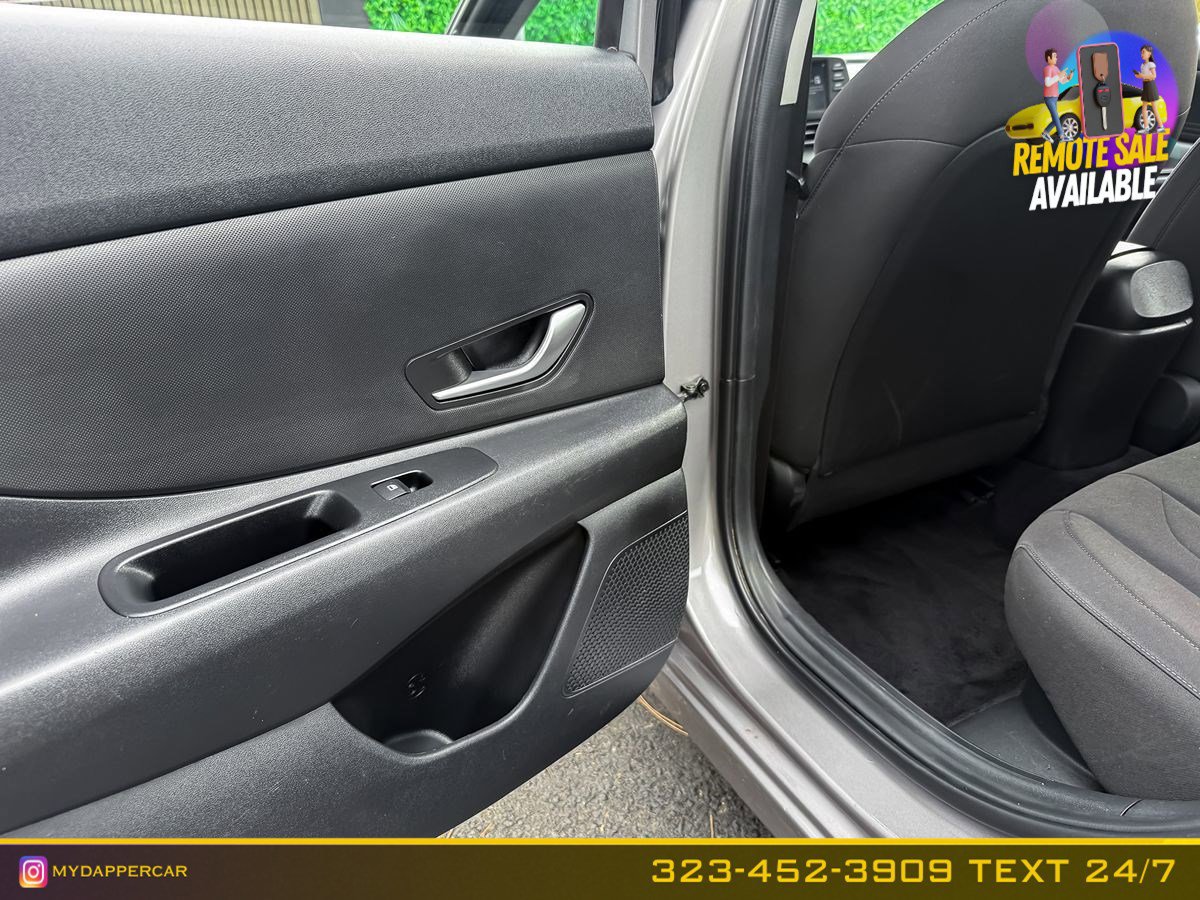 Used 2023 Hyundai Elantra Blue FWD image 14