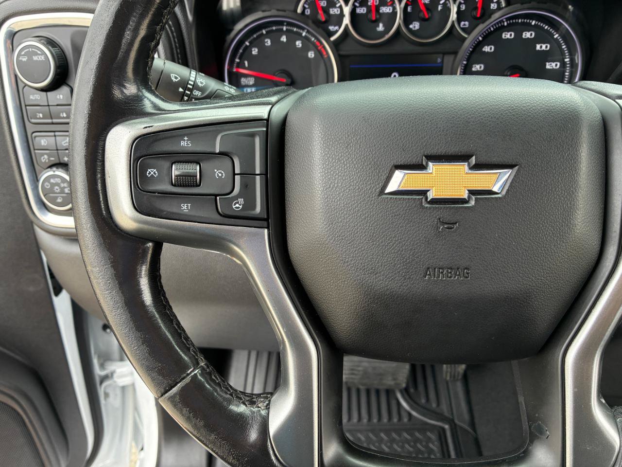 Used 2021 Chevrolet Silverado 1500 LTZ AWD/4WD image 25