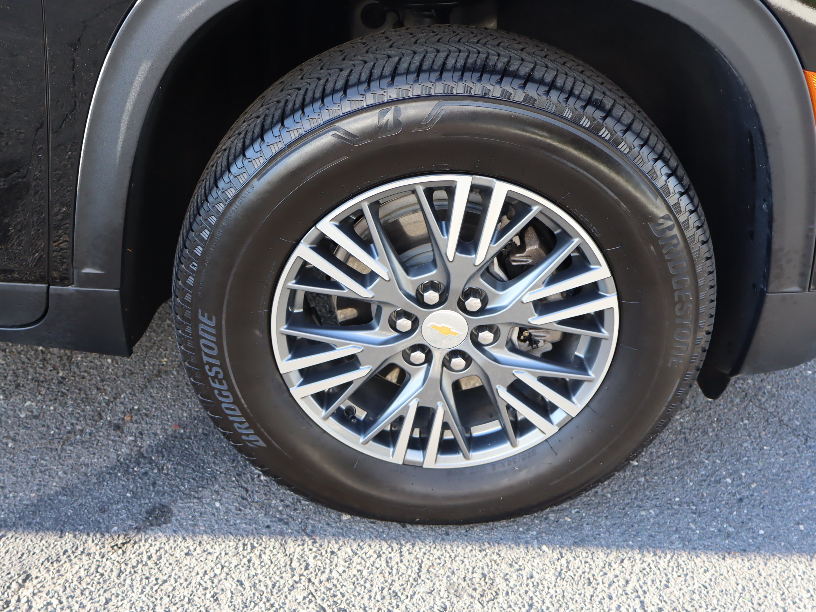 Used 2025 Chevrolet Traverse LT AWD/4WD image 39