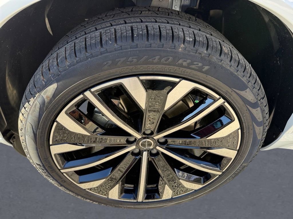 New 2026 Volvo XC90 B6 Plus w/ Protection Package Premier image 7