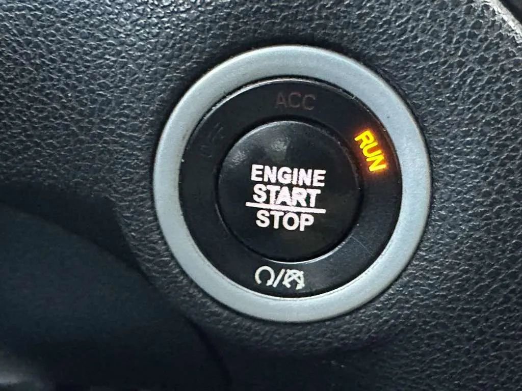 Used 2019 Chrysler 300 S image 22