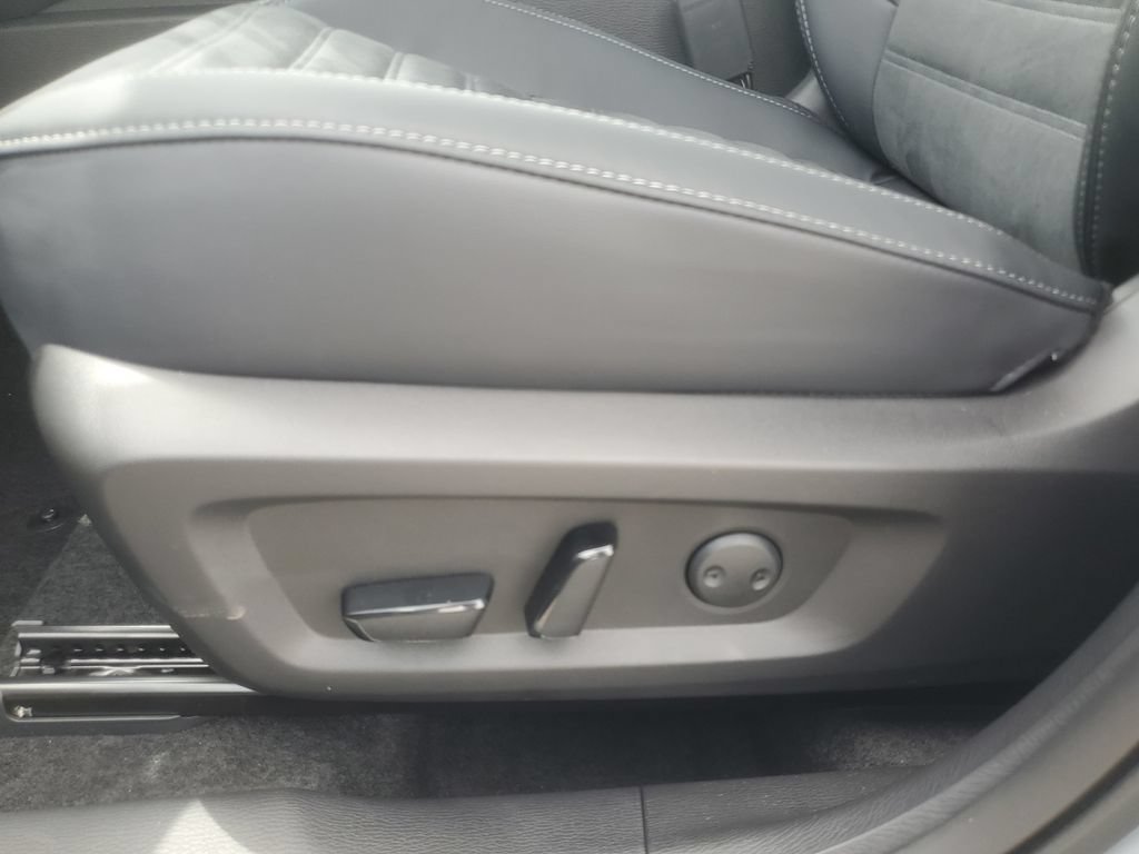 New 2026 Mitsubishi Outlander AWD image 13