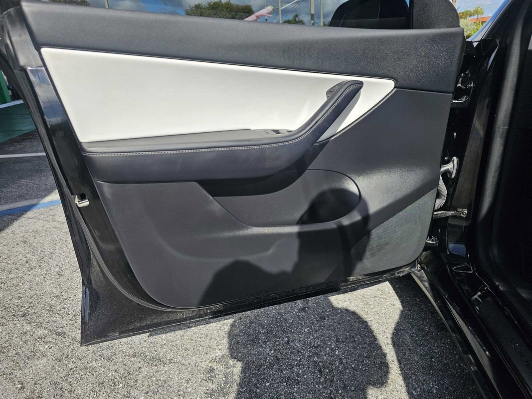 Used 2021 Tesla Model Y Performance image 9