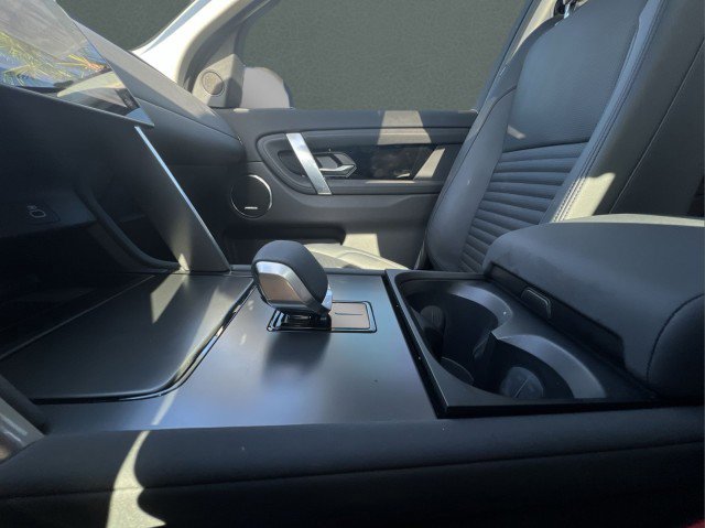 Used 2025 Land Rover Discovery Sport S image 26