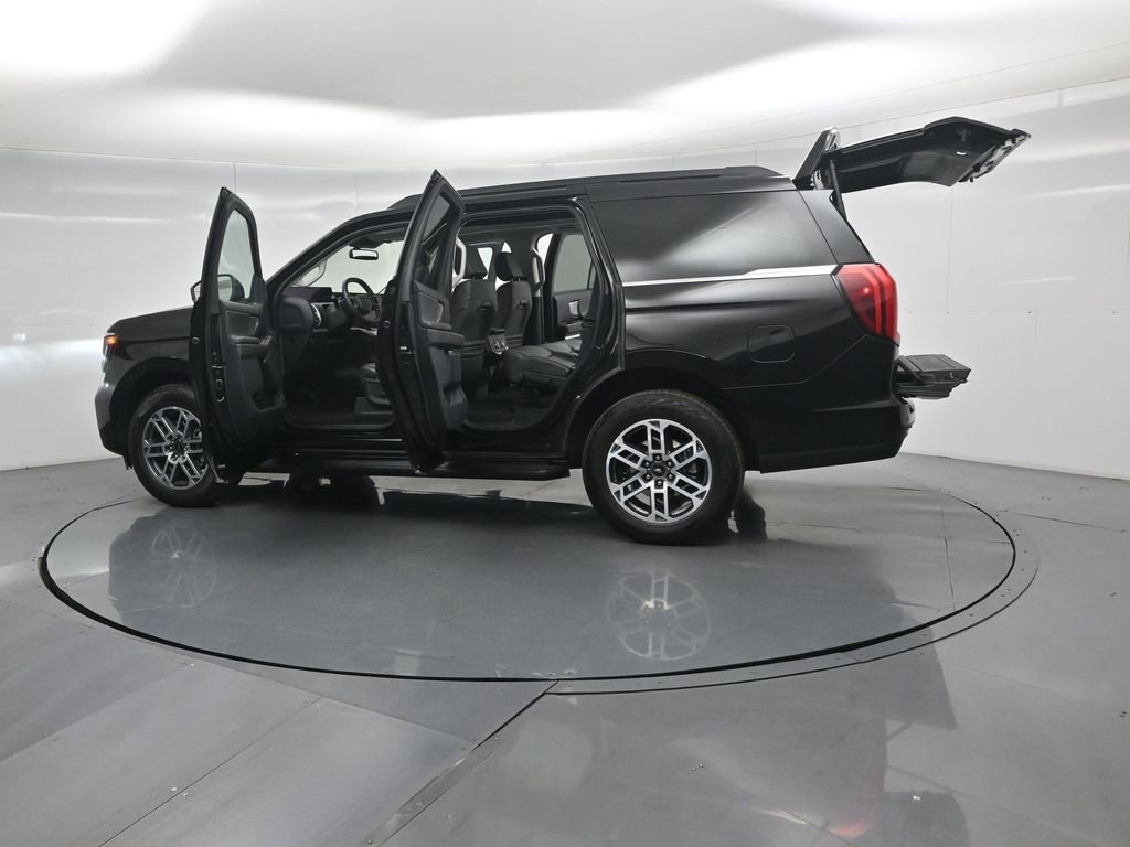 Certified 2025 Ford Expedition Active AWD/4WD image 36