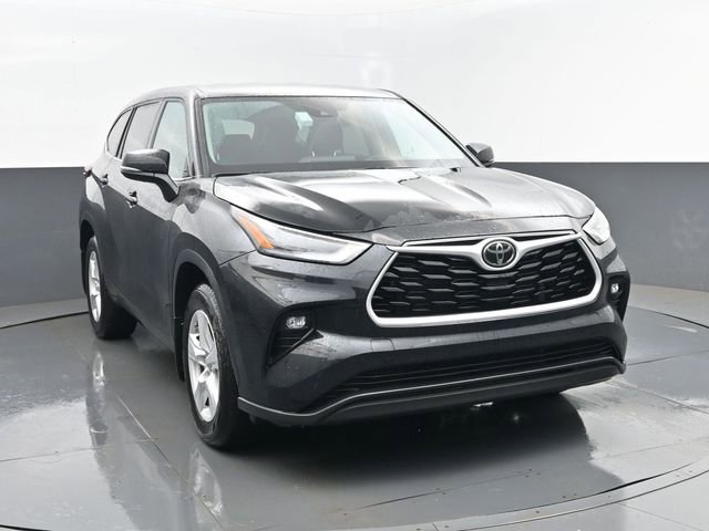 Used 2024 Toyota Highlander LE image 5