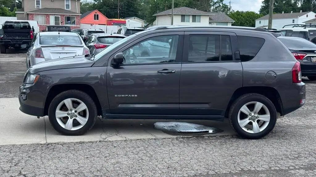 Used 2016 Jeep Compass Sport w/ Power Value Group FWD image 3